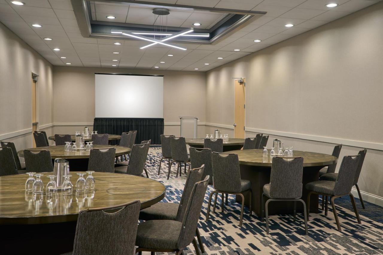 Delta Hotels By Marriott Minneapolis Northeast Экстерьер фото