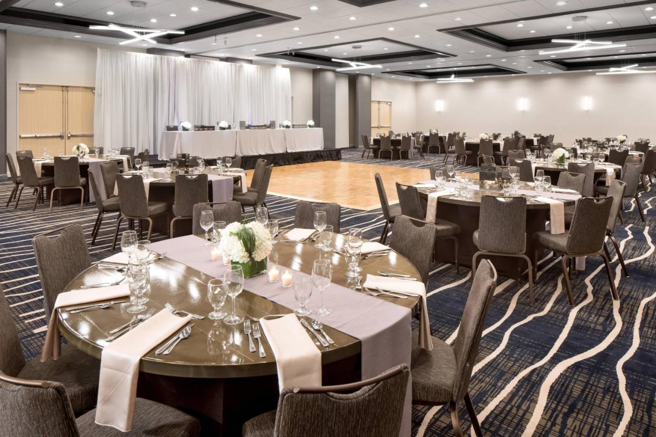 Delta Hotels By Marriott Minneapolis Northeast Экстерьер фото