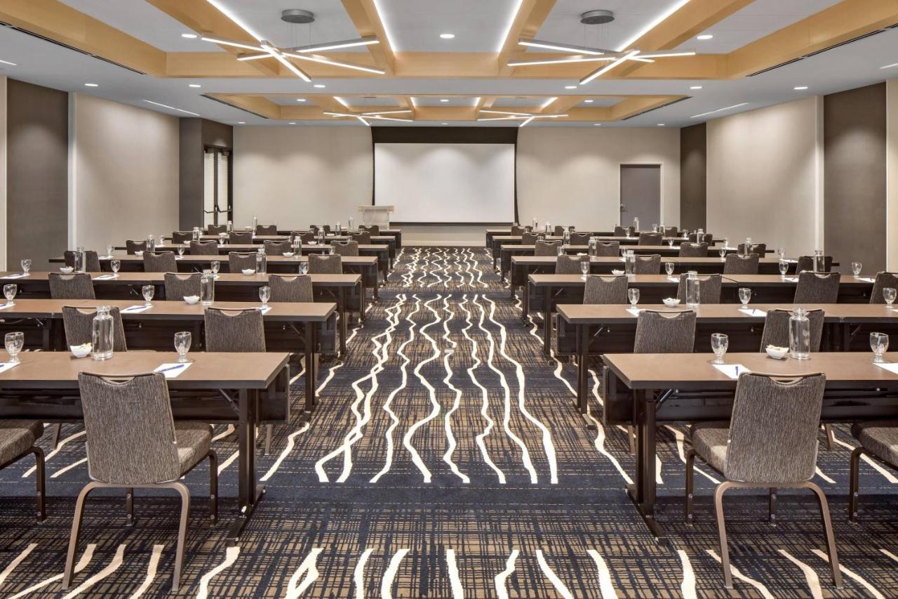 Delta Hotels By Marriott Minneapolis Northeast Экстерьер фото