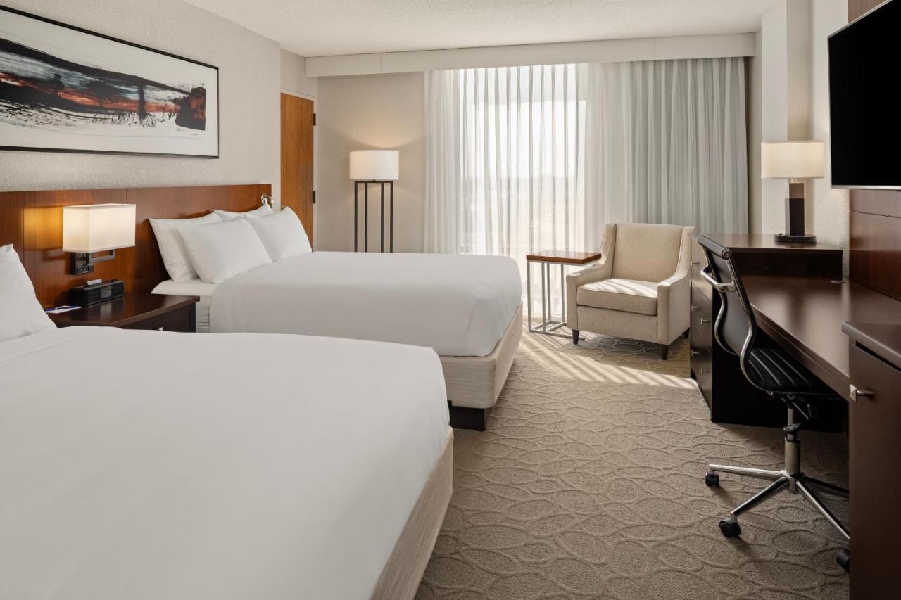 Delta Hotels By Marriott Minneapolis Northeast Экстерьер фото