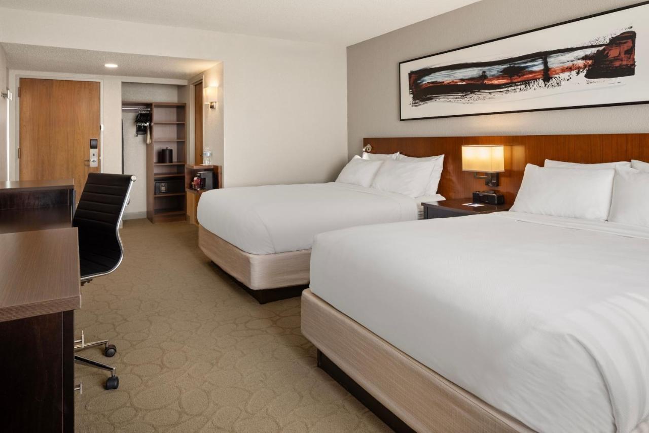 Delta Hotels By Marriott Minneapolis Northeast Экстерьер фото