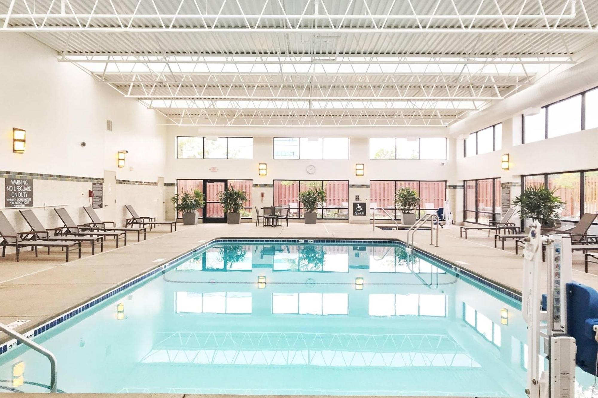 Delta Hotels By Marriott Minneapolis Northeast Экстерьер фото
