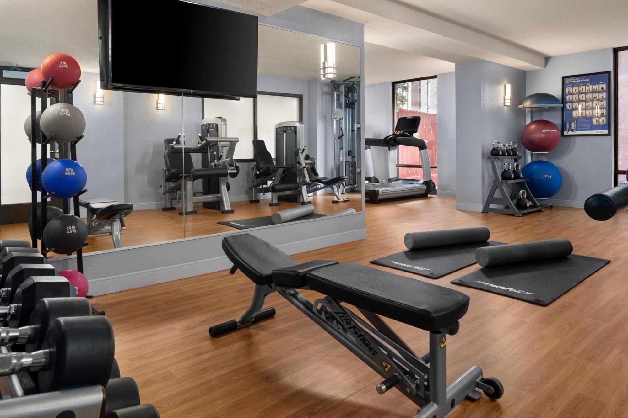 Delta Hotels By Marriott Minneapolis Northeast Экстерьер фото