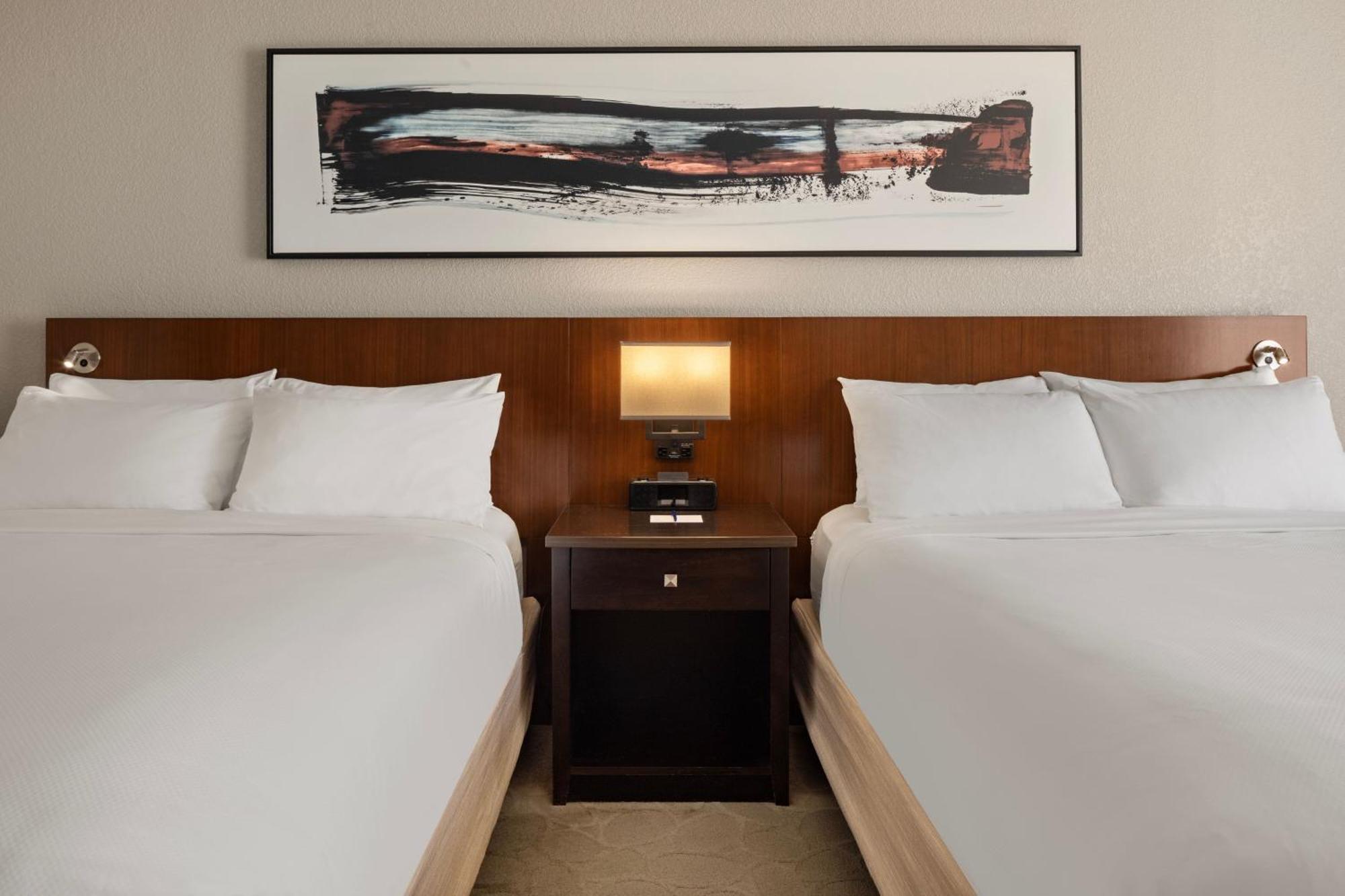 Delta Hotels By Marriott Minneapolis Northeast Экстерьер фото