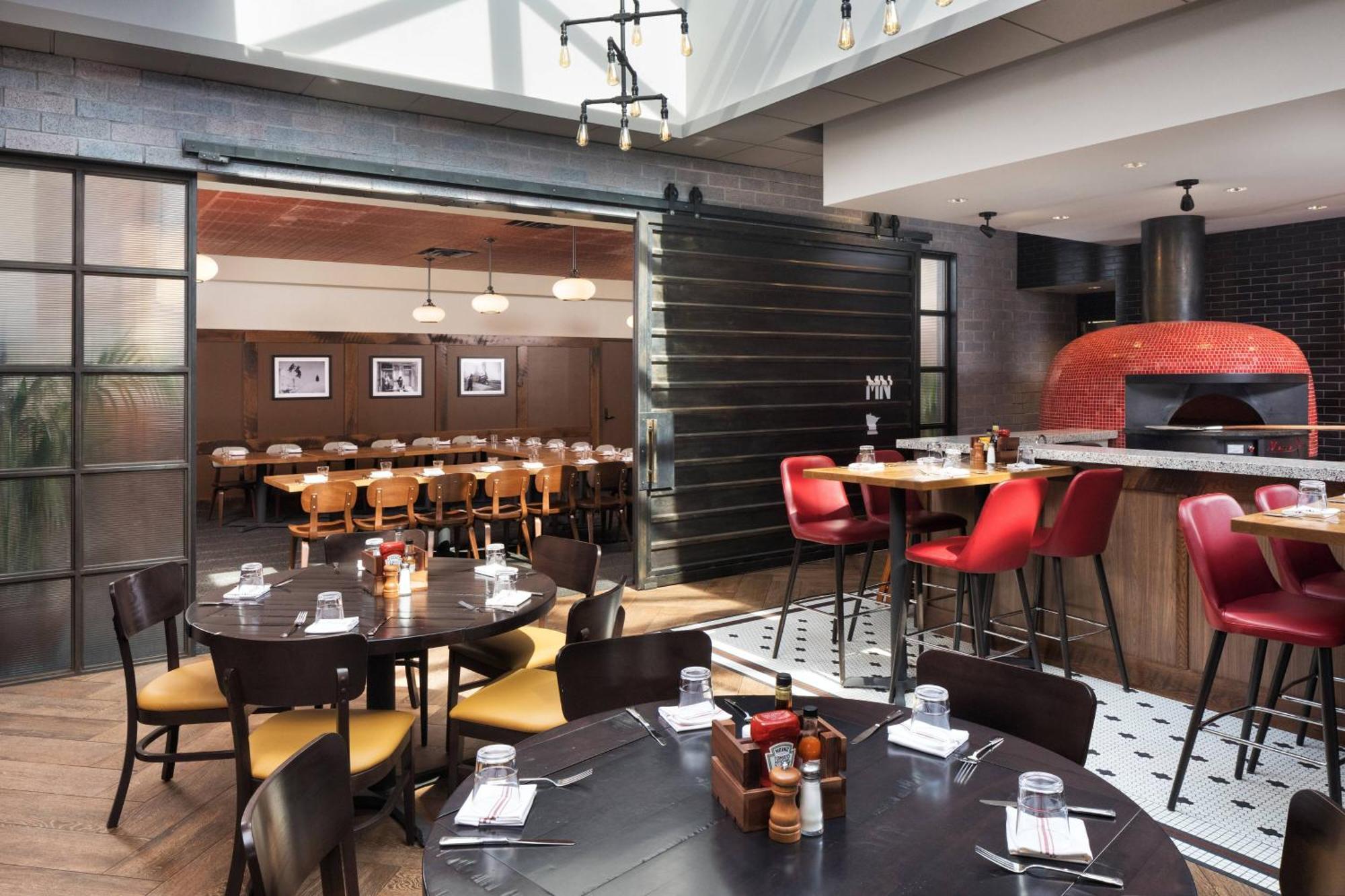 Delta Hotels By Marriott Minneapolis Northeast Экстерьер фото