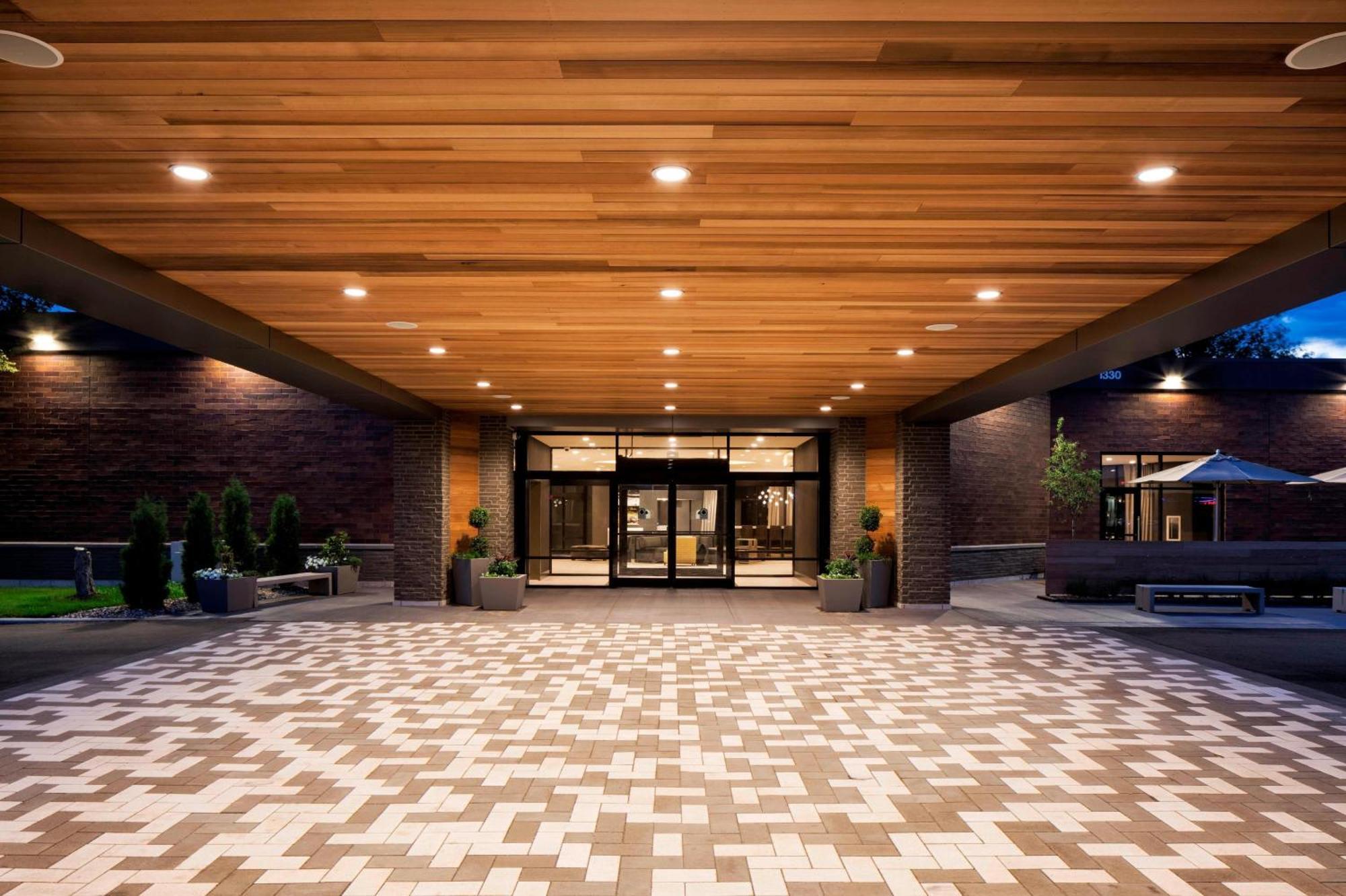 Delta Hotels By Marriott Minneapolis Northeast Экстерьер фото